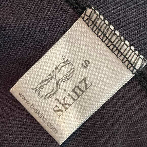 B‎ SKINZ Colorful Animal Print Golf Tennis Skort Size S Pull-On Stretchy - Picture 6 of 6